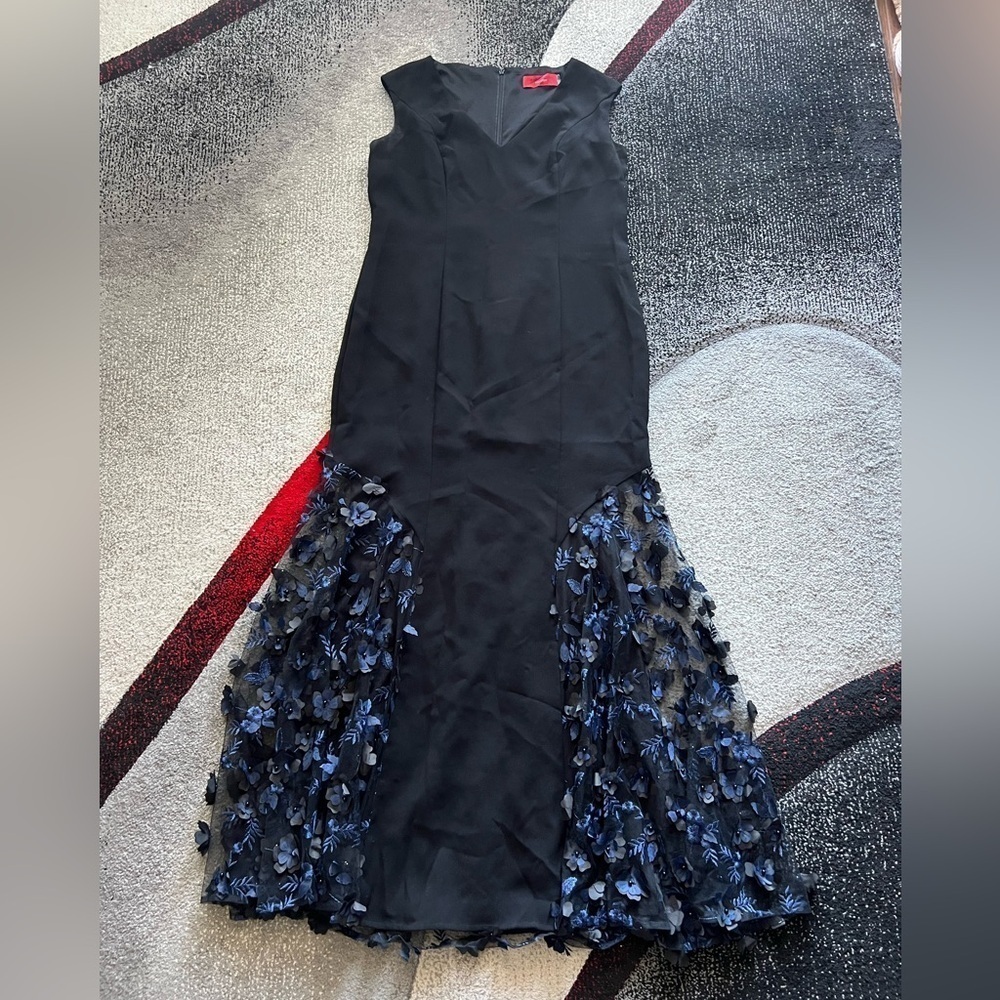 Carmen Marc Valvo Infusion Black 3D Floral Aplique Maxi Dress